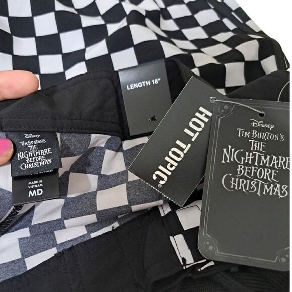 The Nightmare before christmas Board shorts size Meduim NWT - Picture 2 of 3